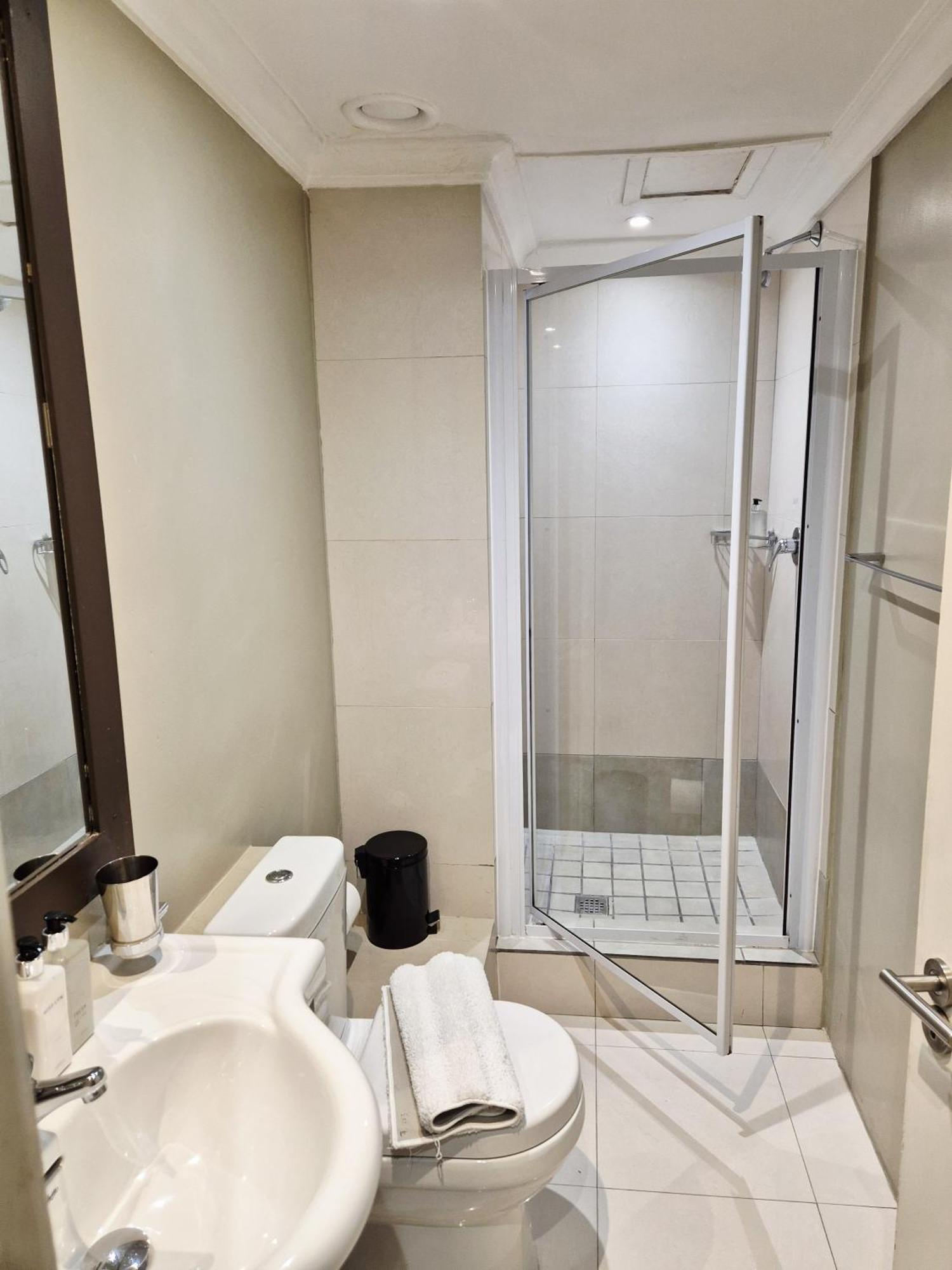 Prime Location In The Firmont, Sea Point Cape Town